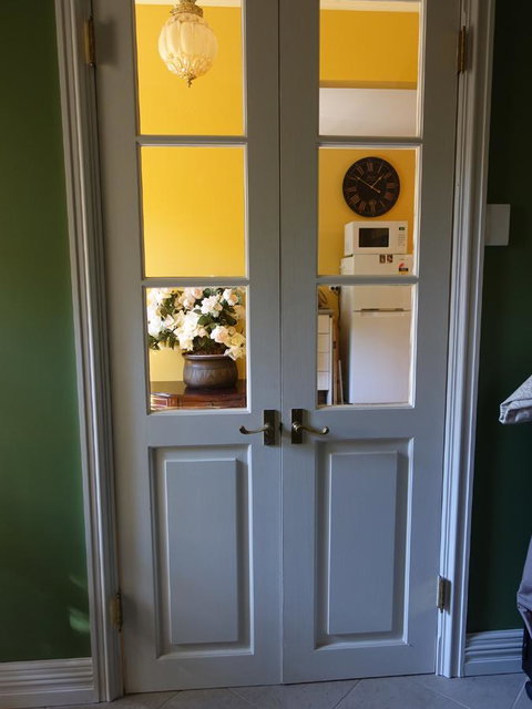 The Blacksmiths Cottage - Redcliffe Tourism 18