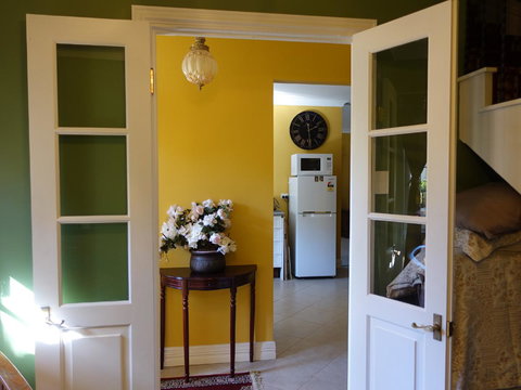 The Blacksmiths Cottage - Redcliffe Tourism 6