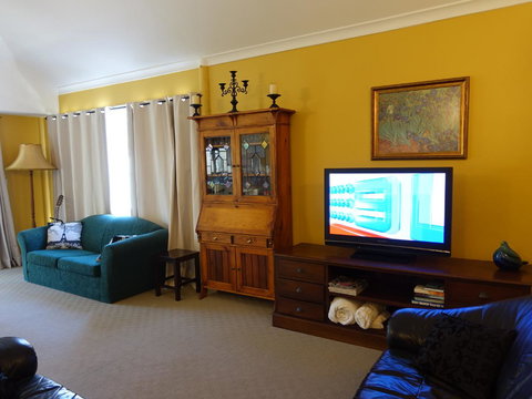 The Blacksmiths Cottage - Redcliffe Tourism 7