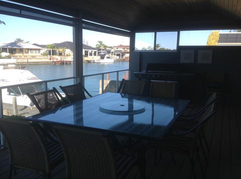 Waterside Canal Dreams - Redcliffe Tourism 34