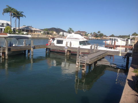 Waterside Canal Dreams - Redcliffe Tourism 37