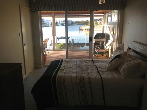 Waterside Canal Dreams - Redcliffe Tourism 17