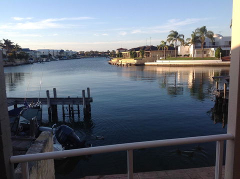 Waterside Canal Dreams - Redcliffe Tourism 32