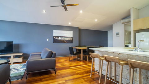 Central Avenue Apartments - Redcliffe Tourism 6