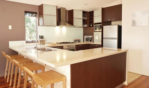 Central Avenue Apartments - Redcliffe Tourism 7
