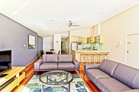 Central Avenue Apartments - Redcliffe Tourism 13