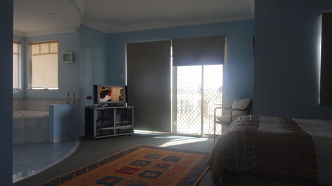 Ocean View Retreat - Redcliffe Tourism 20