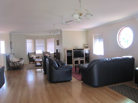 Ocean View Retreat - Redcliffe Tourism 17