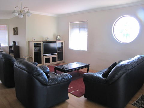 Ocean View Retreat - Redcliffe Tourism 1