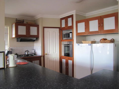 Ocean View Retreat - Redcliffe Tourism 3
