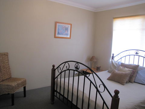 Ocean View Retreat - Redcliffe Tourism 18