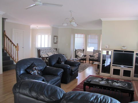 Ocean View Retreat - Redcliffe Tourism 2