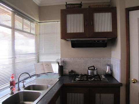Ocean View Retreat - Redcliffe Tourism 8
