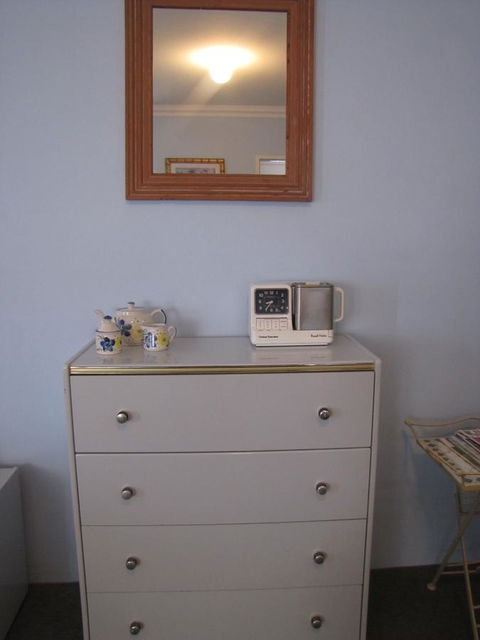 Ocean View Retreat - Redcliffe Tourism 40
