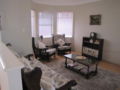 Ocean View Retreat - Redcliffe Tourism 4