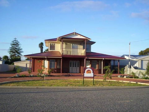 Ocean View Retreat - Redcliffe Tourism 0