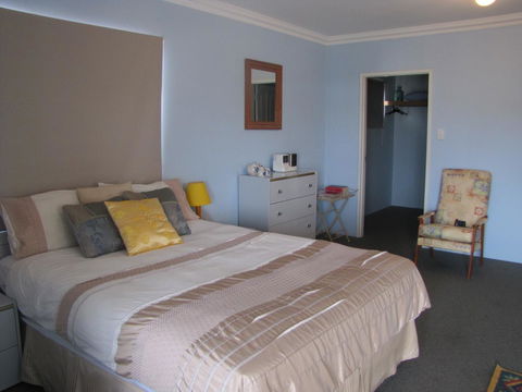 Ocean View Retreat - Redcliffe Tourism 6