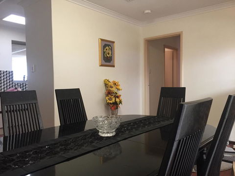 â˜… Stylish Family Home! â˜… - Redcliffe Tourism 7