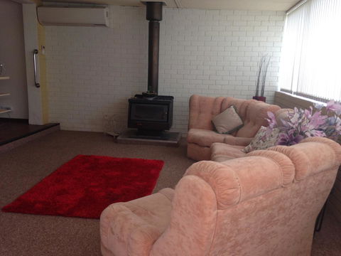 â˜… Stylish Family Home! â˜… - Redcliffe Tourism 5