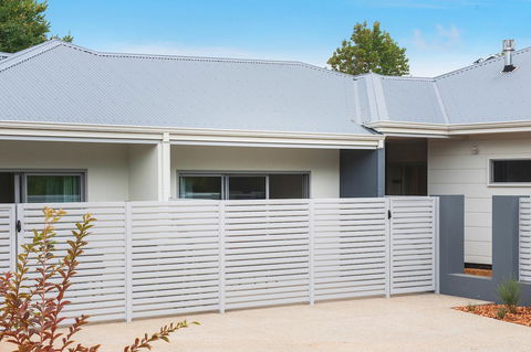 Churchill Studios - Redcliffe Tourism 6