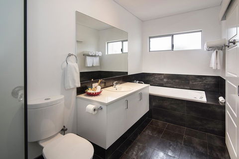 Churchill Studios - Redcliffe Tourism 4