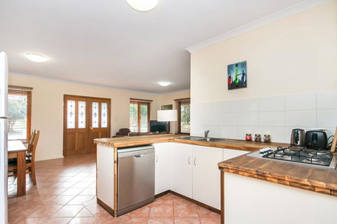 Coranda Lodge - Redcliffe Tourism 16