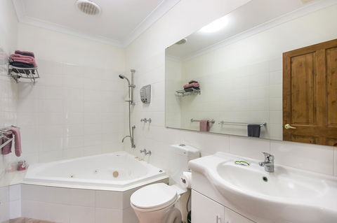 Coranda Lodge - Redcliffe Tourism 21
