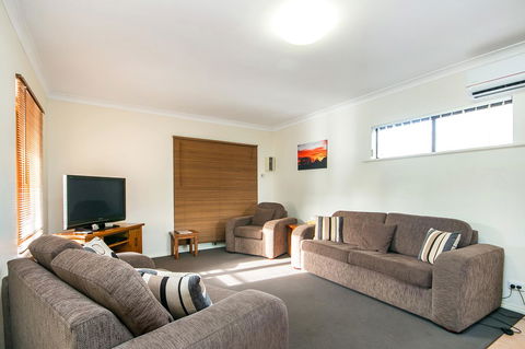 Coranda Lodge - Redcliffe Tourism 3