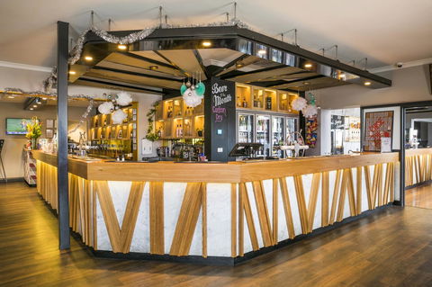 Nightcap At The Ship Inn - Redcliffe Tourism 8
