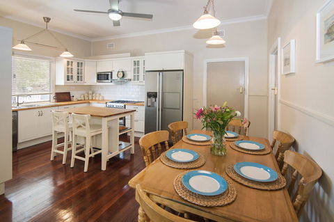 Sea La Vie - Redcliffe Tourism 3
