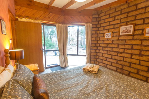 Yelverton Brook Conservation Sanctuary - Redcliffe Tourism 14