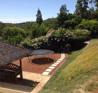 Bright  Beautiful Home On The Hills - Redcliffe Tourism
