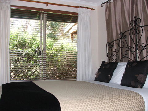 Celestine Retreat - Redcliffe Tourism 8