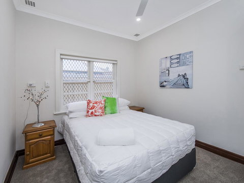 Luxury Federation Style Home - Sleeps 10 - Redcliffe Tourism 12