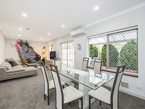Luxury Federation Style Home - Sleeps 10 - Redcliffe Tourism 0