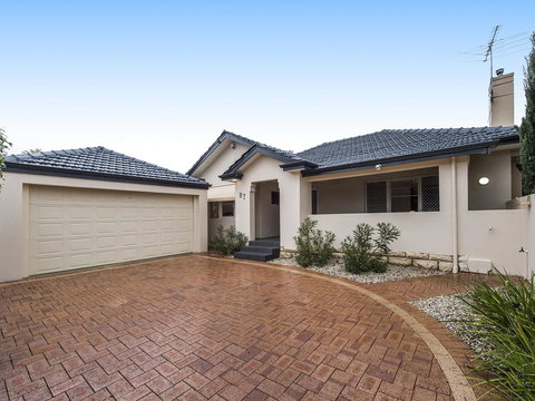 Luxury Federation Style Home - Sleeps 10 - Redcliffe Tourism 18