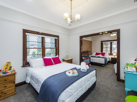 Luxury Federation Style Home - Sleeps 10 - Redcliffe Tourism 8