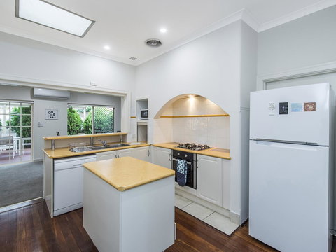 Luxury Federation Style Home - Sleeps 10 - Redcliffe Tourism 6