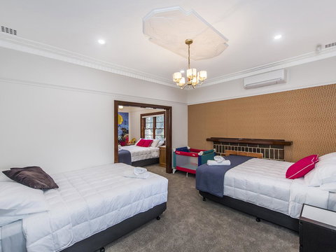 Luxury Federation Style Home - Sleeps 10 - Redcliffe Tourism 11