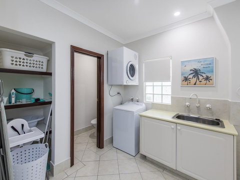 Luxury Federation Style Home - Sleeps 10 - Redcliffe Tourism 16