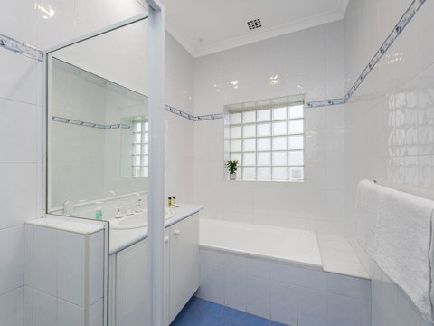 Luxury Federation Style Home - Sleeps 10 - Redcliffe Tourism 14