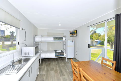 Mandurah Coastal Holiday Park - Redcliffe Tourism 17