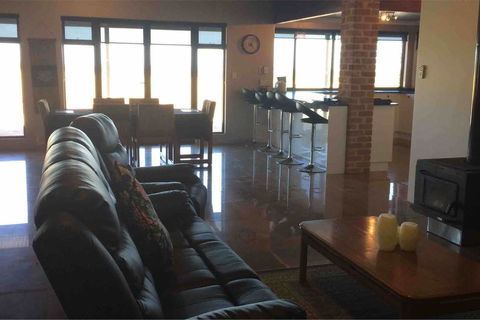 Ocean View Homestead - Redcliffe Tourism 28