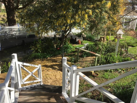 Applegate Lane Chalet - Redcliffe Tourism 18
