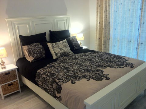 Applegate Lane Chalet - Redcliffe Tourism 9