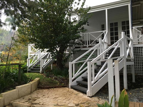 Applegate Lane Chalet - Redcliffe Tourism 5