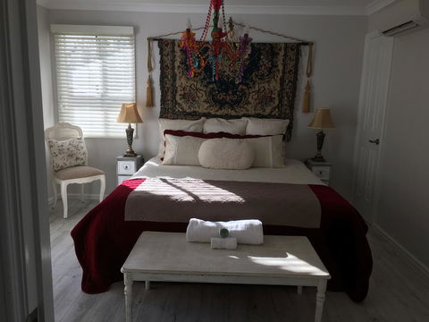 Applegate Lane Chalet - Redcliffe Tourism 7
