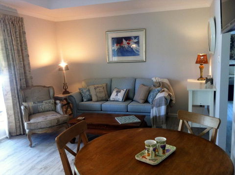 Applegate Lane Chalet - Redcliffe Tourism 11