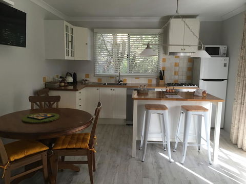 Applegate Lane Chalet - Redcliffe Tourism 12