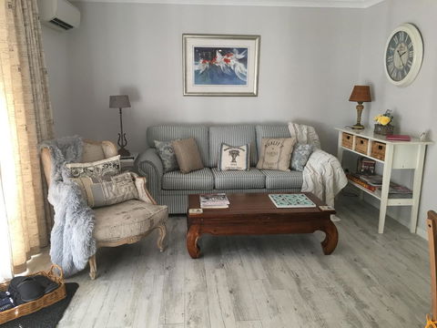 Applegate Lane Chalet - Redcliffe Tourism 10